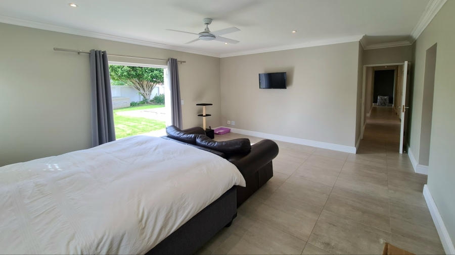 4 Bedroom Property for Sale in Whale Rock Western Cape